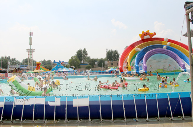 彩虹水滑梯多彩多姿夏季水樂園色澤靚麗的趣味充氣水滑梯